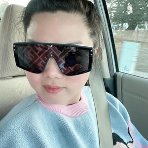 Meet your Posher, Phụng